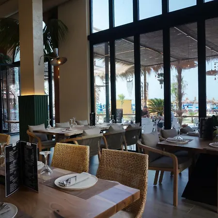 Saly Hotel *