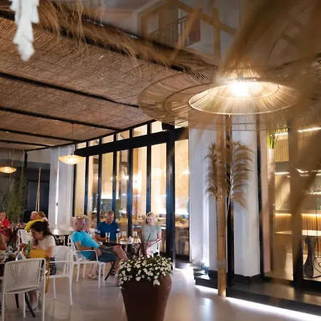 Saly Hotel *